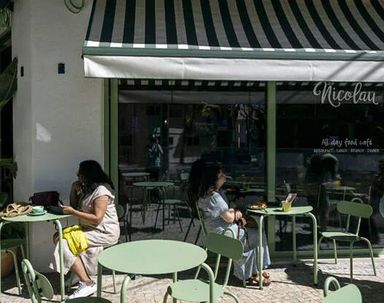 No Nicolau Cascais há panquecas, sumos... e agora yoga